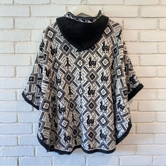 Alpaca Connection Hooded Sweater Shawl Poncho Black White Women’s One Size - Picture 5 of 11